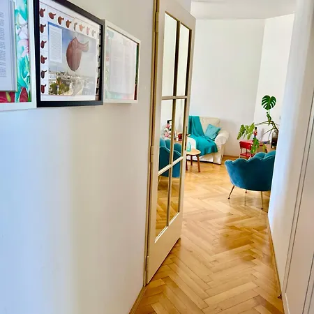 Ufo Castle Apartment